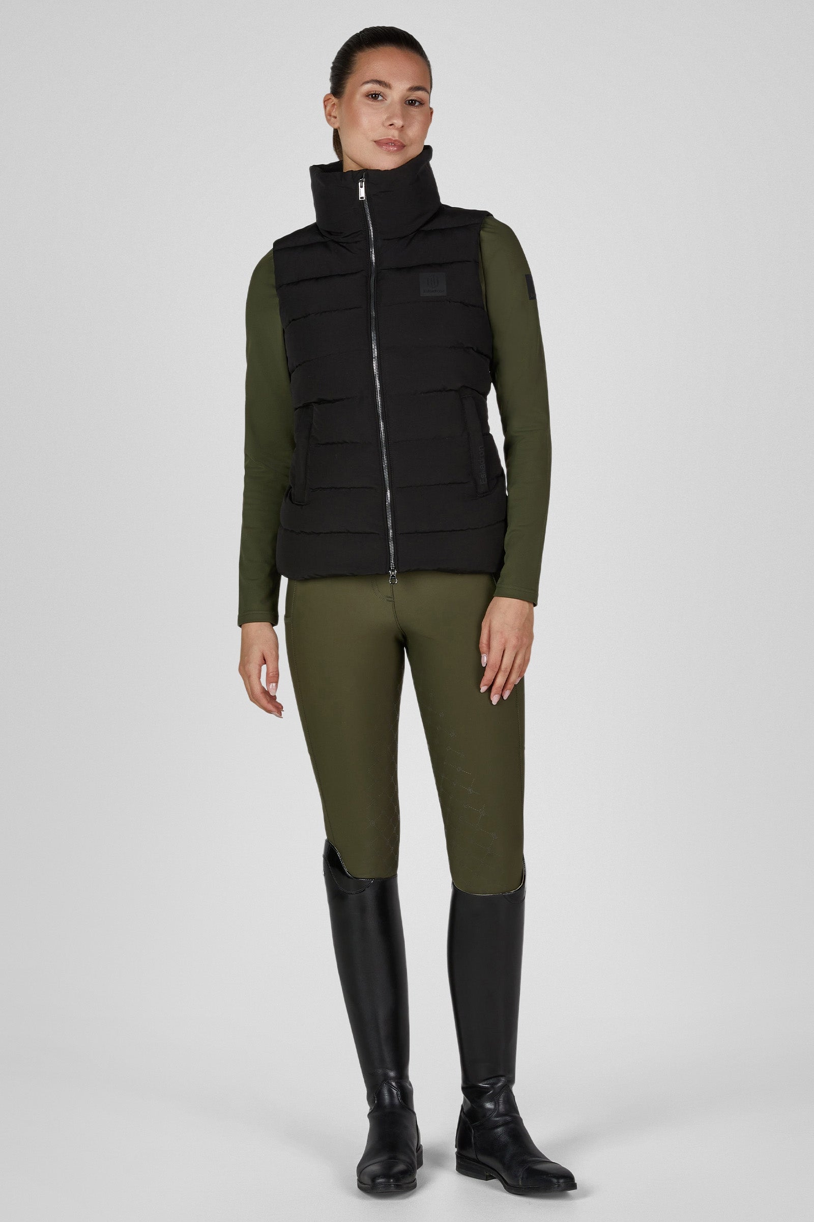 Model shot 4