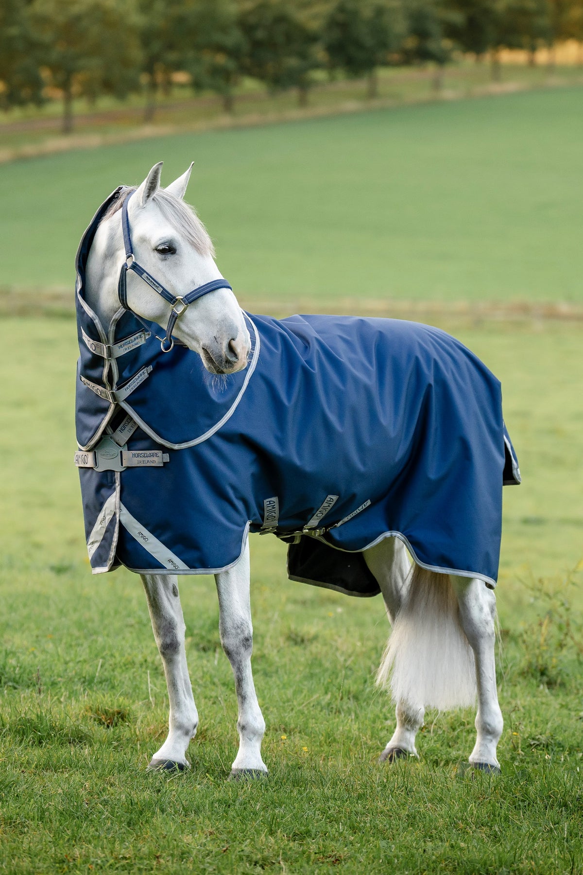 Horseware Amigo 1200D FieldSafe Plus utetäcke med avtagbar halsdel, 50 g Hästtäcken