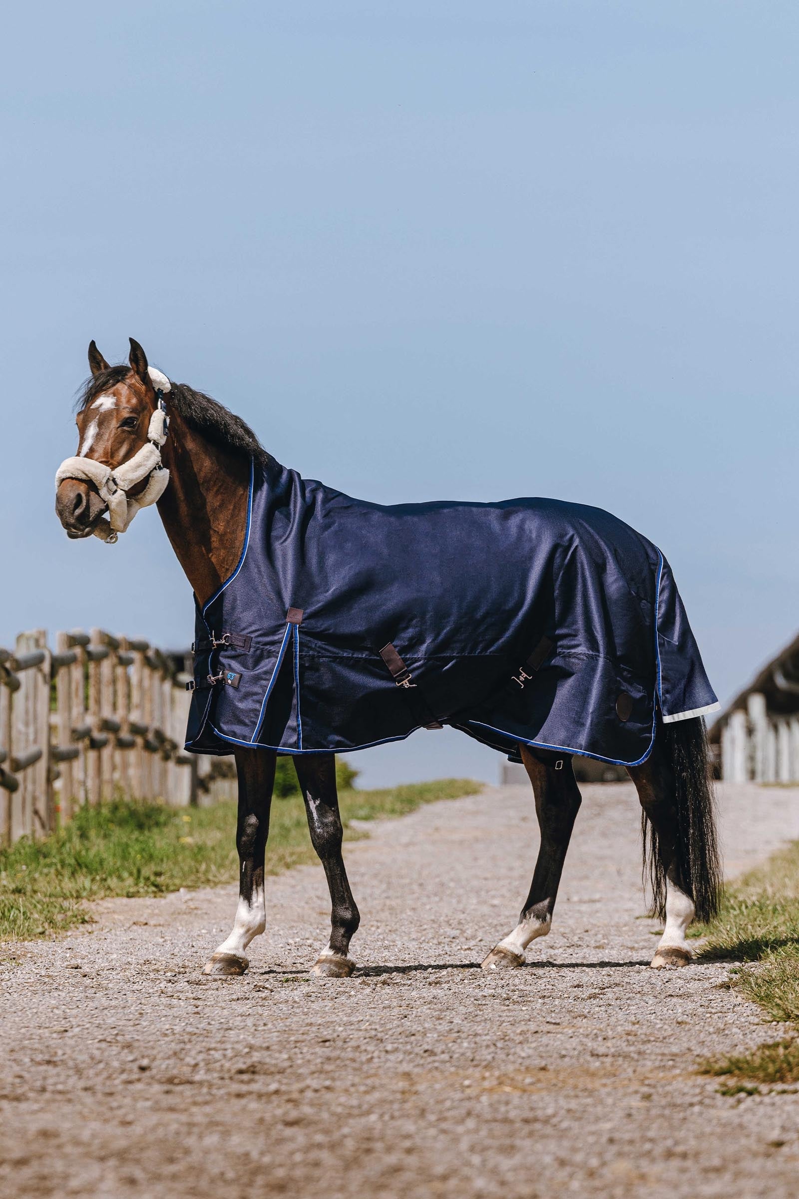 EQUITHÈME Classic 1200D täcke med hög hals, 0 g Hästtäcken