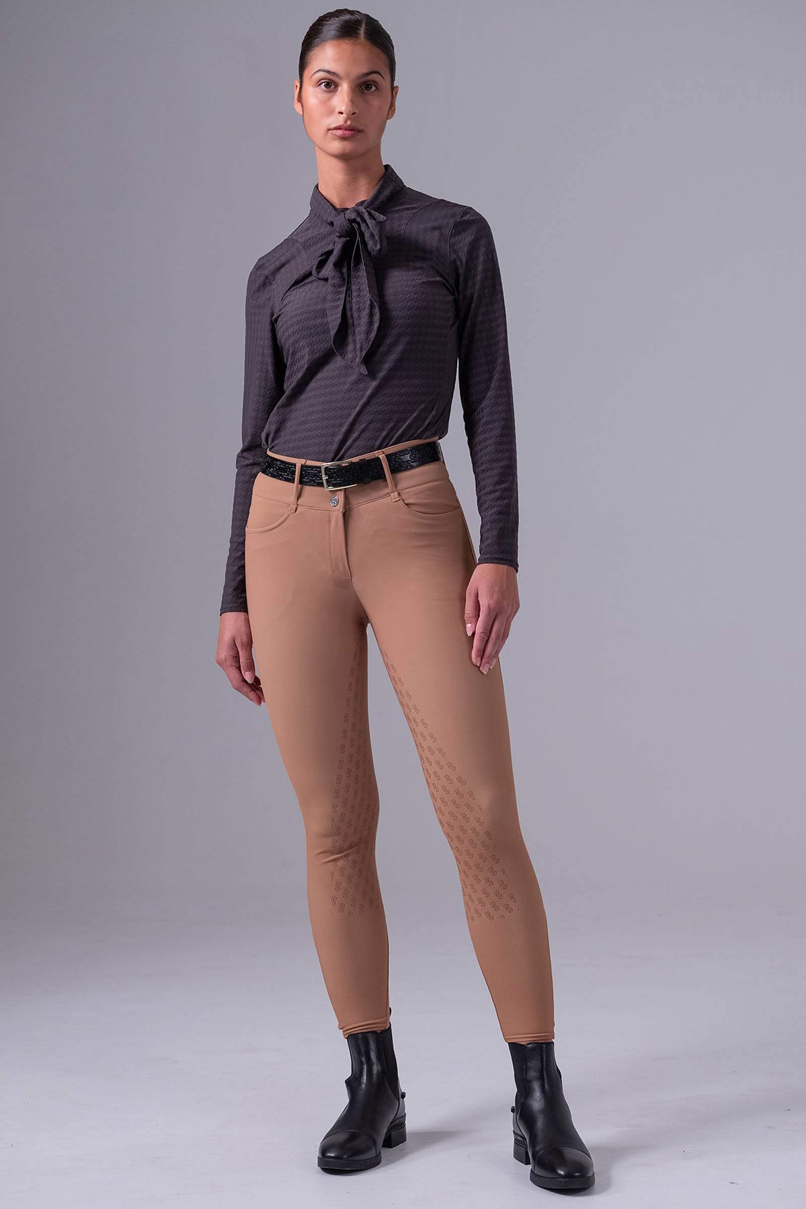 Model shot 6