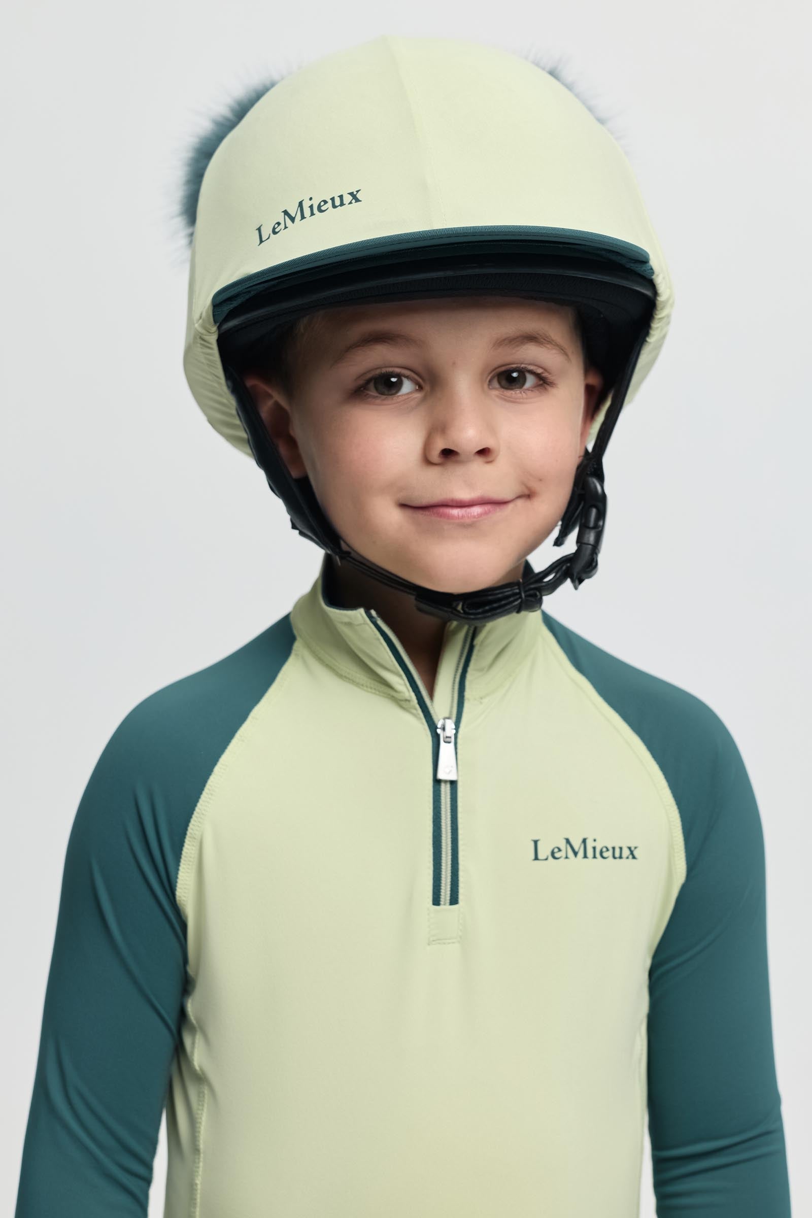 LeMieux Mini dubbel pom hjälmöverdrag Barnridkläder