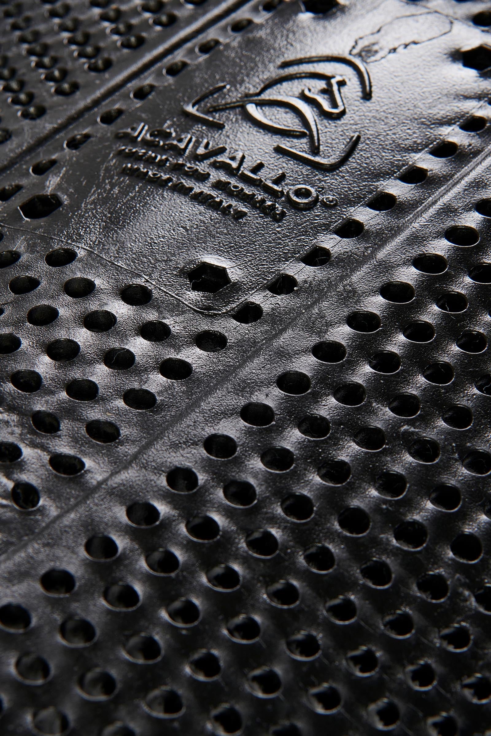 Pack shot 4