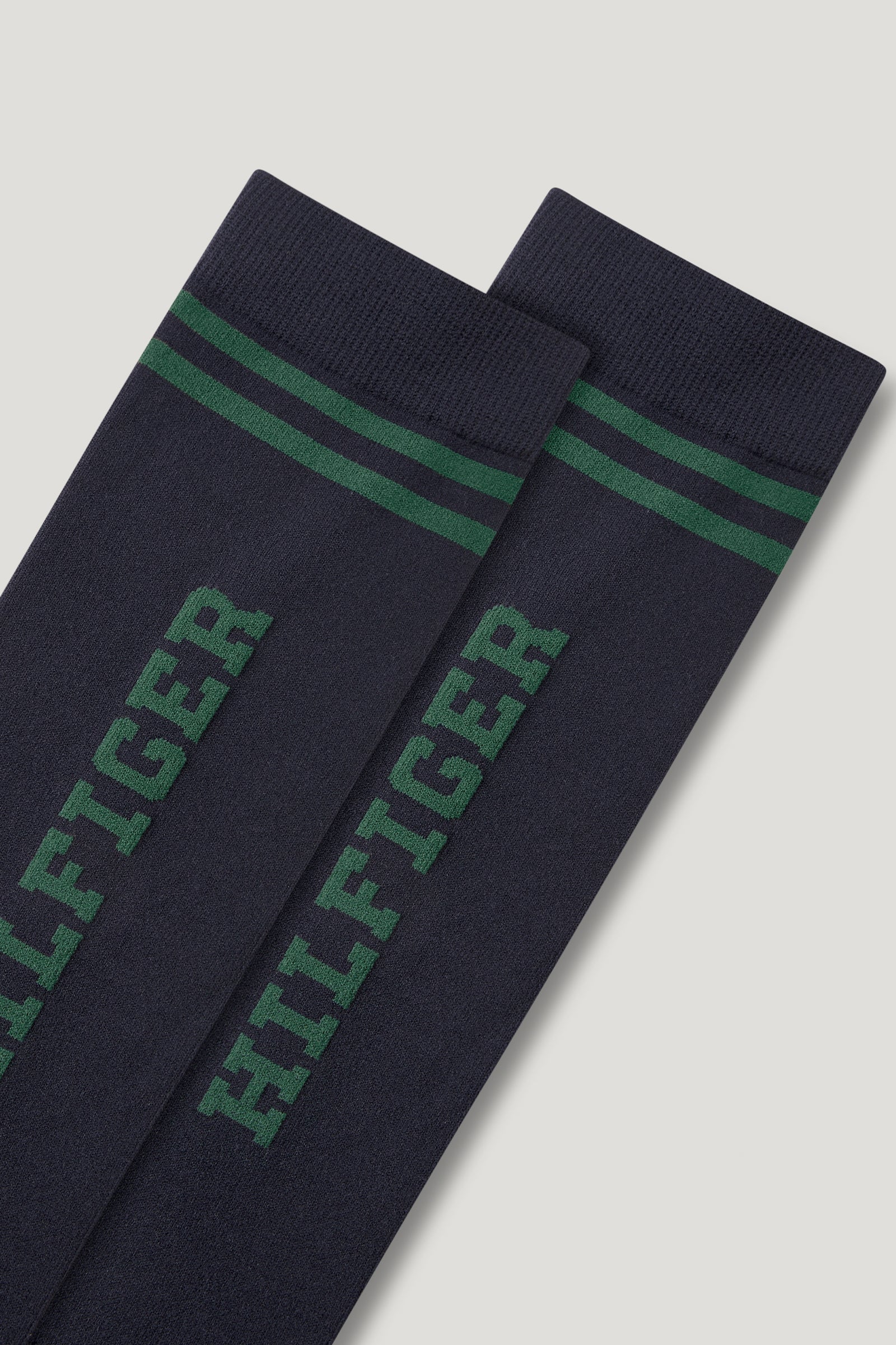 Pack shot 2
